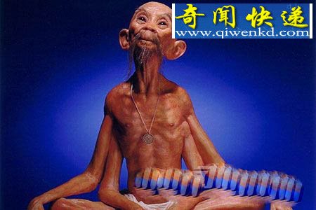 蜡像馆里的八件诡异事件:神秘的老头