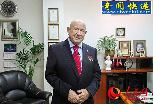 “太空行走”的第一人列昂诺夫：靠手来“走”的跋涉之旅