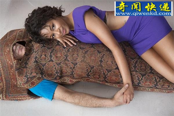 愿做人肉地毯美国男子- 曾被372斤重男士踩踏
