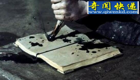 伏地魔的七个魂器,把自己的灵魂分裂成八块