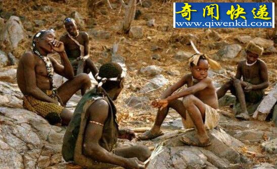 非洲人的生活,不穿衣服集体滥交(附图)