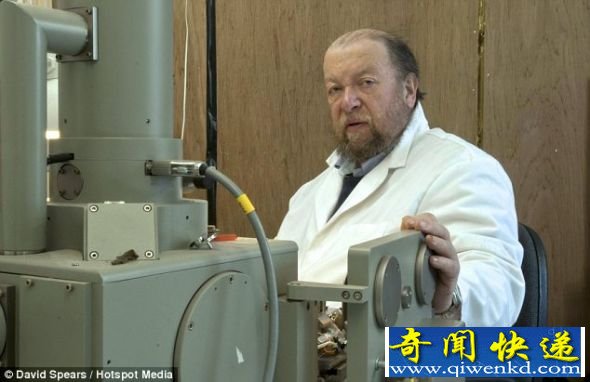 科学摄影师大卫·斯皮尔斯家住萨默塞特的柯克兰,蝌蚪特写照是在他的家庭实验室拍摄的。 电子显微镜下的蝌蚪:口器与鼻孔形成可爱笑脸