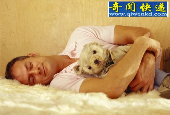 人类身体接触可缓解死亡恐惧