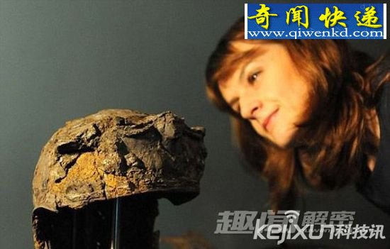 古罗马马镀银头盔女神图案现千金宝藏