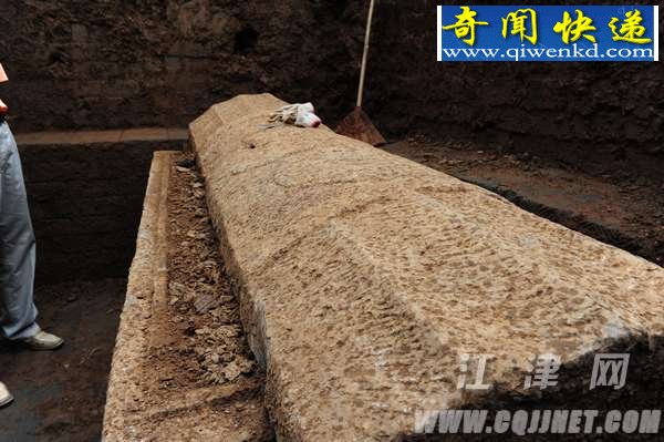 江津白沙将出土完整汉代石棺