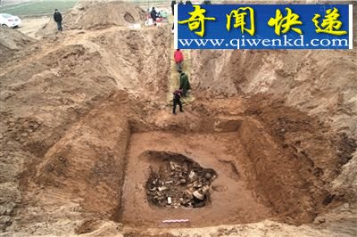 发掘现场。 曹操发迹地邺城发现巨大佛像坑 佛像级别史无前例