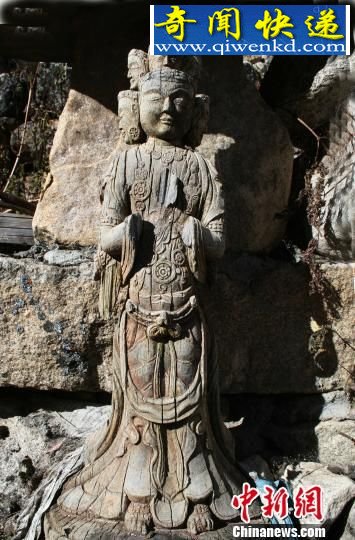 四川理塘冷谷寺发现唐宋时期十一面木雕观音像