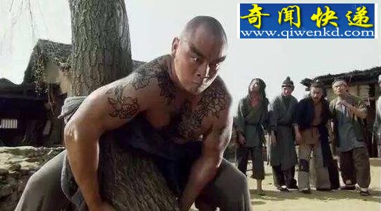 鲁智深倒拔垂杨柳故事,徒手将树连根拔起(吓坏众人)