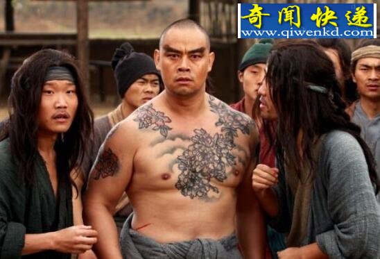 鲁智深倒拔垂杨柳故事,徒手将树连根拔起(吓坏众人)
