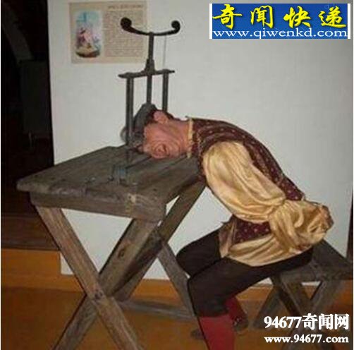 欧洲酷刑女巫的椅子,将铁钉钉入裸女全身